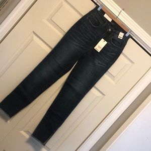 NWT Judy Blue skinny Jean with hem slit detail. Size 1/25